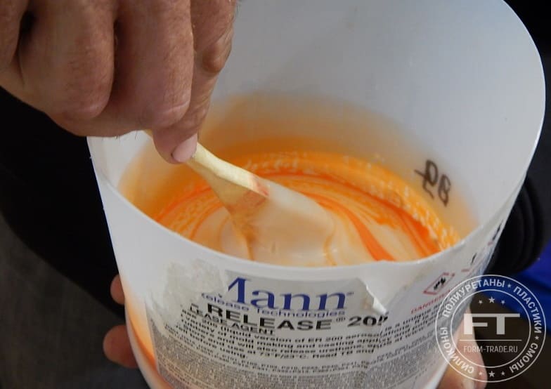 Смешивание силикона эластолюкс-м Смешивание компонентов эластолюкс-м